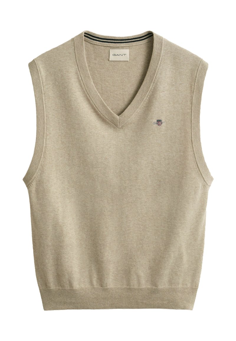 Veste sans manches beige à col en V avec ourlet et col côtelés, petit logo écusson brodé sur le côté gauche de la poitrine, et étiquette GANT à l'intérieur du col.
