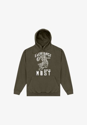 Olivgrüner Hoodie mit Fronttasche, weißem Aufdruck eines brüllenden Tigers und Text „JEDER WEISS, DASS WIR AM MEISTEN ROCKEN.“