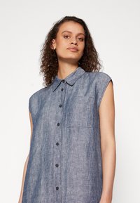 OPUS WARENA - Denní šaty - blue shadow