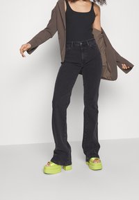 Even&Odd Tall Vaqueros a campana - black denim