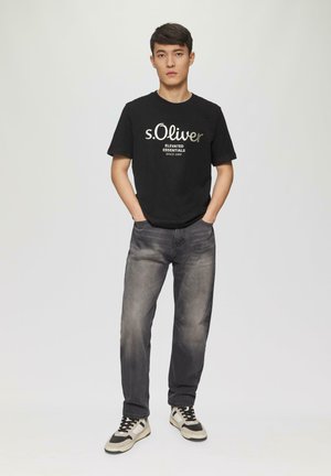 - T-shirt z nadrukiem