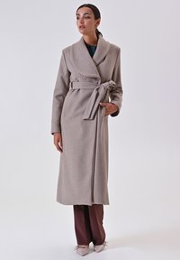 Unausgewählt, brown