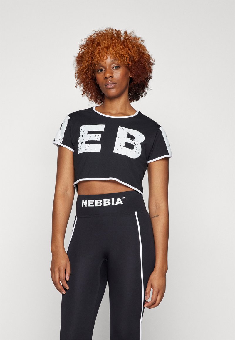 Nebbia CROP TOP - Apdrukāts T-krekls - black