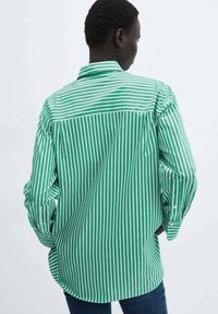 Mango Overhemdblouse - green