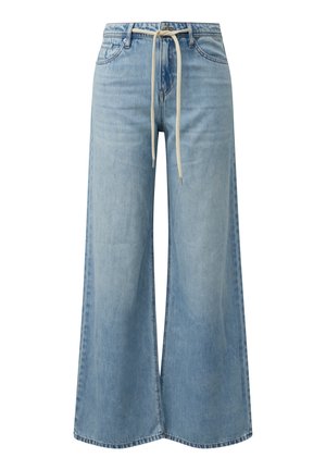 Hellblaue Jeans mit weitem Bein, Vordertaschen und einem beigen Kordelzug in der Taille.