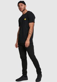 Mister Tee WU-WEAR FRONT-BACK TEE - Print T-shirt - black