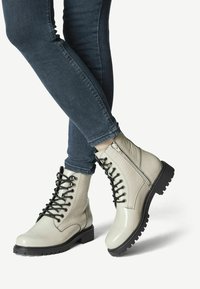 Tamaris Stivaletti stringati - beige