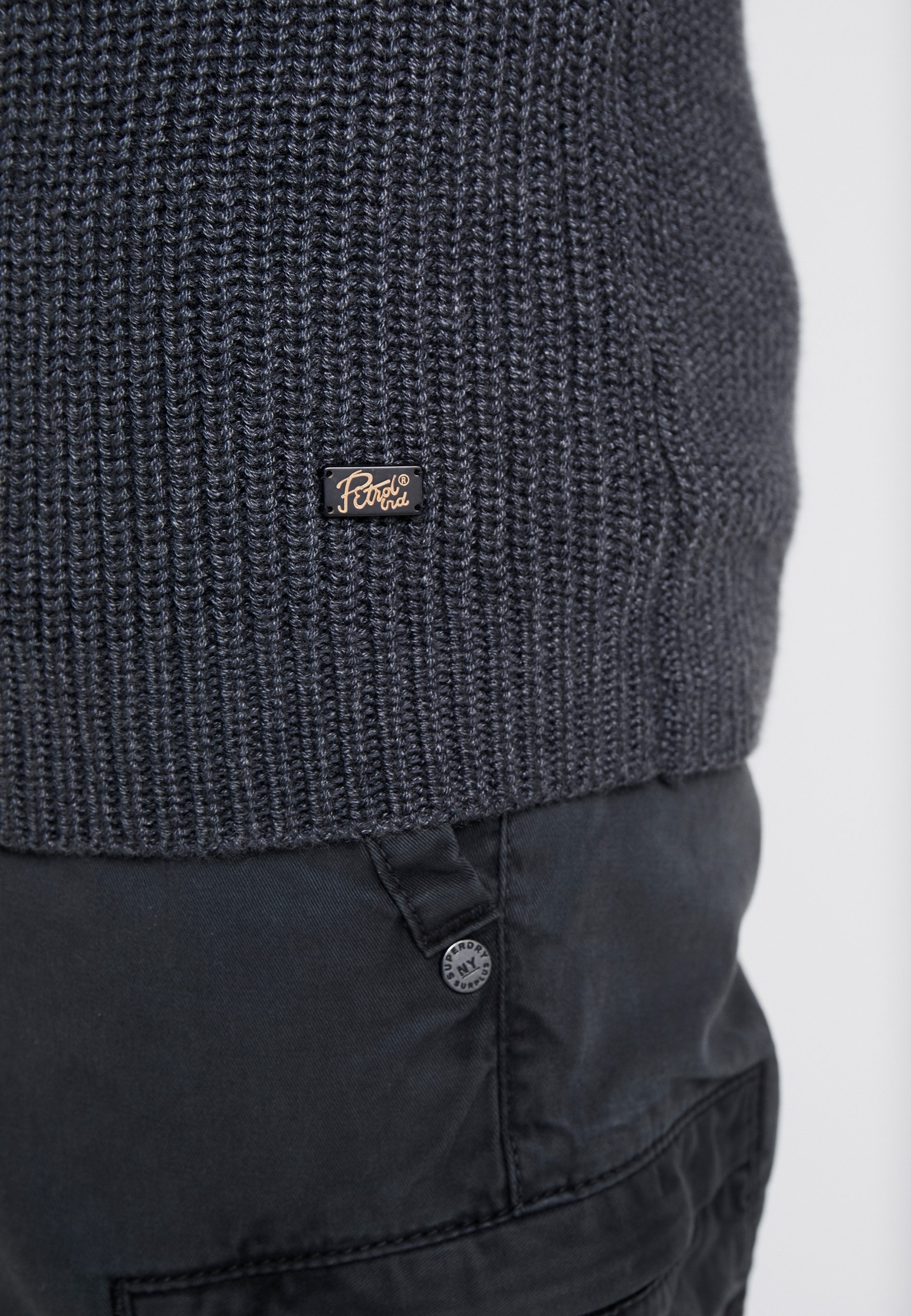 Petrol Industries CREW NECK Strikkegenser deep capri Petrol Industries CREW NECK - Strikkegenser - black