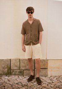Next RELAXED FIT SHORT SLEEVE EMBROIDERED WITH CUBAN COLLAR . - Camisa - green