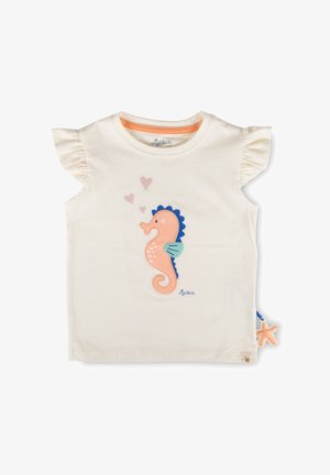 Cremefarbenes Kleinkindshirt mit gerafften Kappenärmeln, mit einer mittigen rosa-blauen Seepferdchen-Applikation und drei kleinen rosa Herzen.