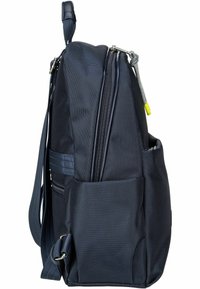 Zaino strutturato blu navy con due scomparti con cerniera, tracolla regolabile, tasche laterali e un tirante giallo per un facile accesso.