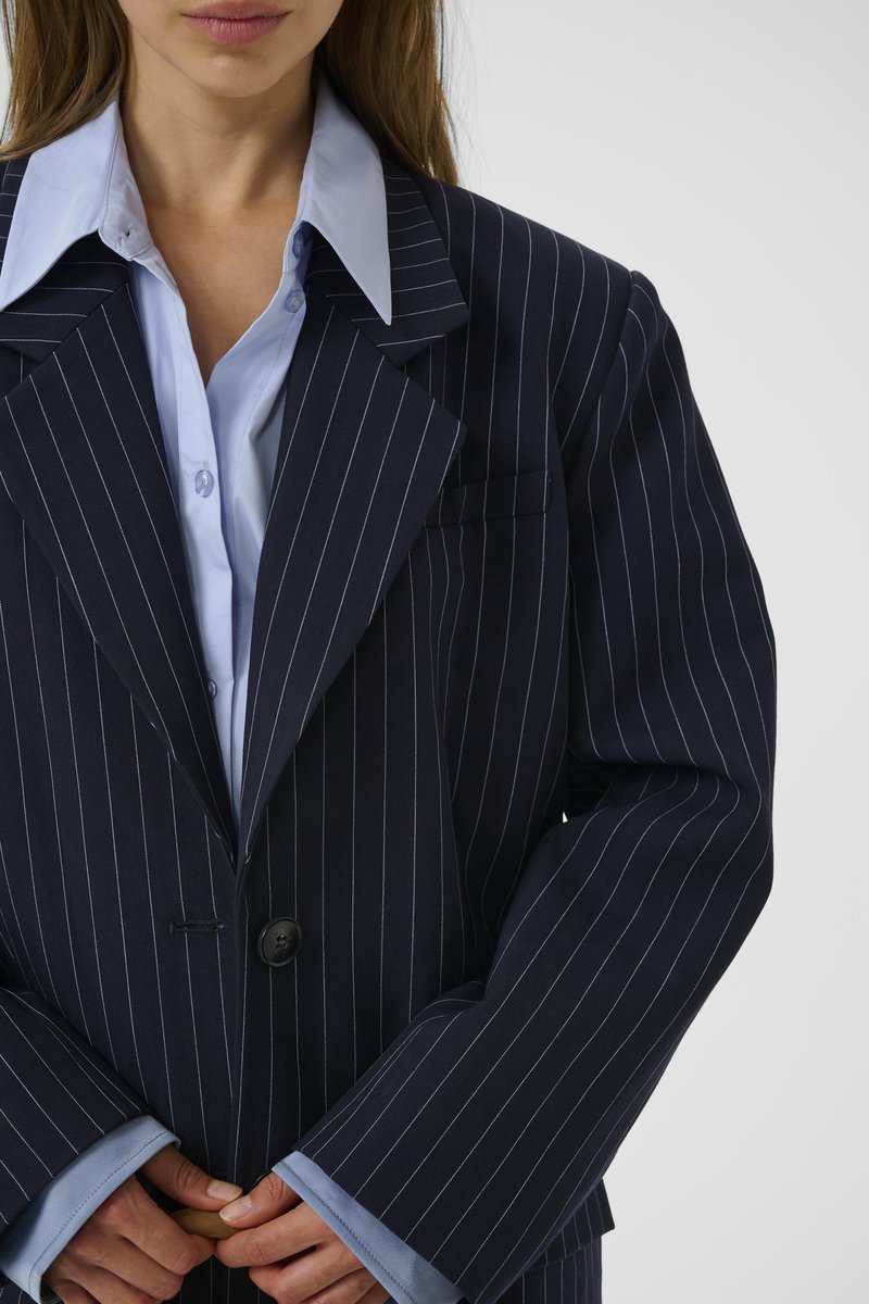NIKKIE NOELLE BLAZER - MIDNIGHT BLUE - Stoer en chique