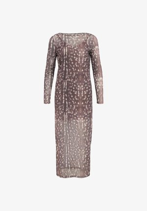 Robe longue en maille transparente avec un motif tacheté de brun et blanc, à manches longues et décolleté dégagé.