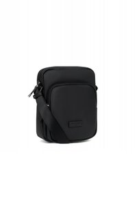 Borsa crossbody nera realizzata in nylon testurizzato, con chiusura a zip liscia, tracolla regolabile e una tasca frontale con patch logo.