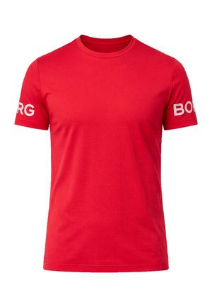 Rotes T-Shirt mit kurzen Ärmeln und Rundhalsausschnitt, mit weißem Schriftzug „BORG“ auf jedem Ärmel, dargestellt vor einem schlichten weißen Hintergrund.