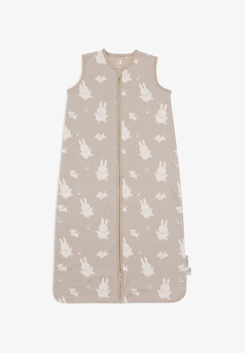 Saco de sommeil beige clair avec des motifs de lapins et de chiens, fabriqué en coton doux, avec une fermeture éclair à l'avant, un design sans manches et des bords arrondis.