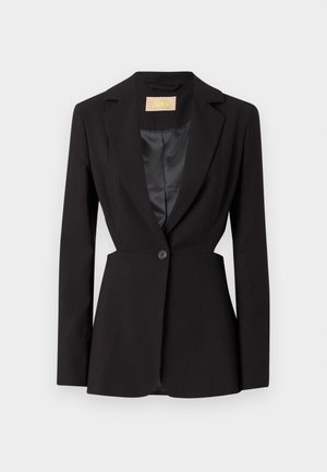 Blazer negro con un corte entallado, cierre de un solo botón, solapas de muesca y forro de satén. Presenta hombros estructurados y mangas largas.