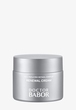 Zilveren potje van Doctor Babor Renewal Cream met 4,2% drievoudig pro-retinolcomplex, ontworpen voor huidvernieuwing en anti-verouderingsverzorging.