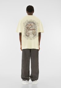 MJ Gonzales HEAVY TEE ART IS REVOLUTION - T-shirts print - softyellow