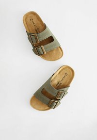 Next REGULAR  - Tagant lahtised kingad - sage green