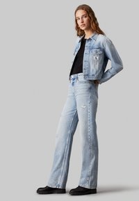 Calvin Klein Jeans CROPPED - Giacca di jeans - denim light
