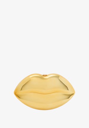 Guld metallic clutchtaske formet som læber, med glat tekstur, buede kanter og en lås i toppen.