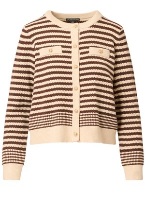 Braun- und cremefarbener gestreifter Cardigan mit rundem Halsausschnitt, gerippten Bündchen und zwei Brusttaschen. Ausgestattet mit goldfarbenen Knöpfen und einem cropped Design.