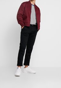 Calvin Klein Jeans Triko s potiskem - grey