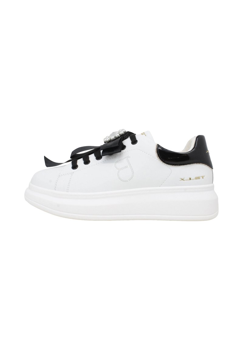 Tosca Blu CHIC 00A VAR - Sneakers basse - white dim/bianco denim ...
