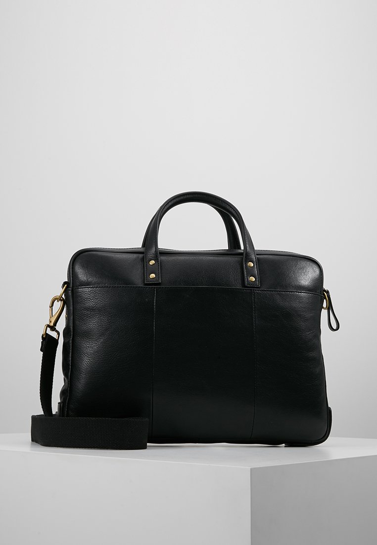 pochette accessoires dimensions