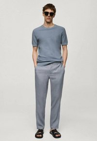 Mango Hlače chino - light blue