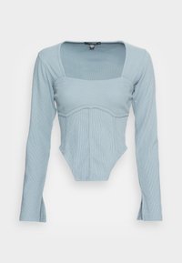 Top de manga longa azul-claro com textura canelada, decote quadrado, design justo e costuras pronunciadas. Apresenta uma barra angular e curta.