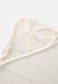 Cobertor de bebé de algodão em creme com padrões de ovelhas amarelas e sol. Textura suave, um canto apresenta uma borda decorativa em ponto. 