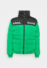 Giubbotto puffer verde e nero con colletto alto, chiusura con zip e due tasche frontali. Presenta il logo "KARL KANI" in bianco sul petto.