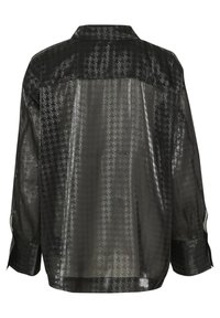 Sort, semi-gennemsigtig skjorte med et houndstooth-mønster, knaplukning foran og en klassisk krave med lange ærmer og manchetter.