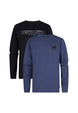 Deux t-shirts à manches longues à col rond, l'un noir avec un grand texte "PETROLIND" et l'autre bleu avec un petit logo circulaire sur la poitrine.