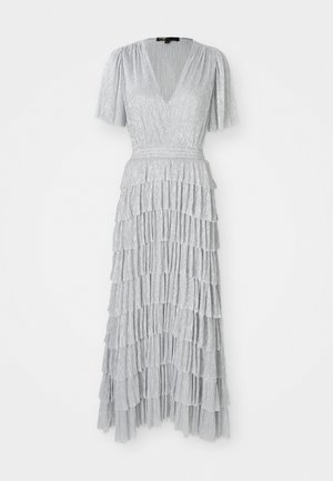Robe argentée mi-longue avec un décolleté en V profond, des manches courtes bouffantes et un design à volants empilés. Fabriquée à partir d'un tissu texturé et scintillant.