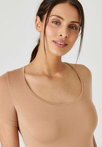 Damart MANCHES COURTES INVISIBLE THERMOLACTYL - Camiseta básica - ambre