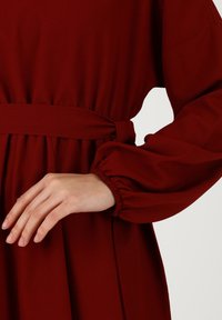 Modanisa ALMON-CREW NECK - MODEST TAVIN - Maksimekko - bordeaux