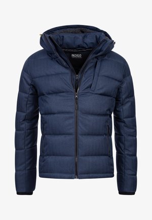 Navy blauwe gewatteerde jas met een rits aan de voorkant, afneembare capuchon, gestructureerde stof en een gequilt ontwerp. Voorzien van zijzakken en een merklabel aan de binnenkant.