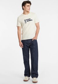Guess Jeans - T-shirt z nadrukiem