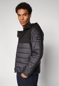 Tommy Hilfiger MIXED MEDIA JACKET - Overgangsjakke - black