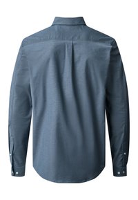 Heren langemouwen, knoopblauw shirt van achteraf weergegeven met een middenplooitje en knoopmanchetten.