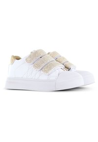 Witte sneakers met drie gouden glitter klittenbandsluitingen, rubberen zool, ronde neus en gequilt side-details.