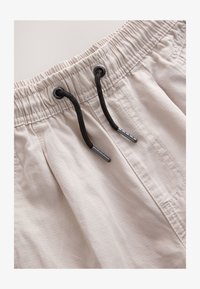 Nepasirinkta, grey graffiti