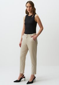 WITH POCKETS - Stoffhose - taş