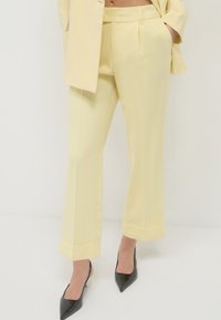 Unselected, giallo limone