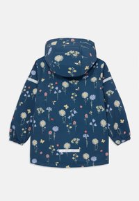 Blumenmuster-Regenjacke in Marineblau mit weißen Akzenten. Verfügt über eine angenähte Kapuze, lange Ärmel und elastische Bündchen für eine enge Passform.