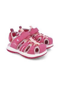 Sandalias infantiles rosas con correas de Velcro, paneles laterales de malla y suela de goma. Presentan cortes y una plantilla texturizada para mayor transpirabilidad.