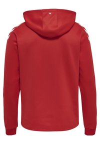 Rode hoodie met een zachte textuur, witte details op de mouwen en geribde manchetten. Bevat een logo op de bovenrug.